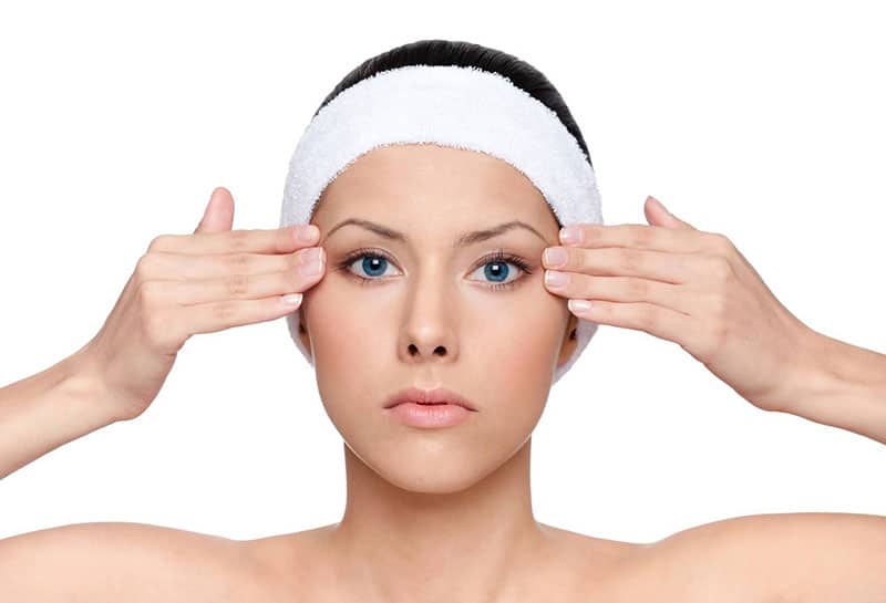 Eyelid surgery recovery